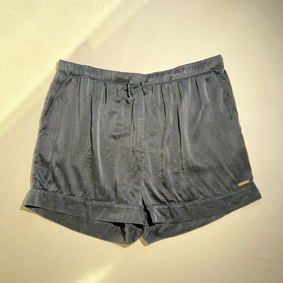 Cozy Earth Other - Cozy Earth 100% Mulberry Serenity Silk Classic Pajama Shorts in Black